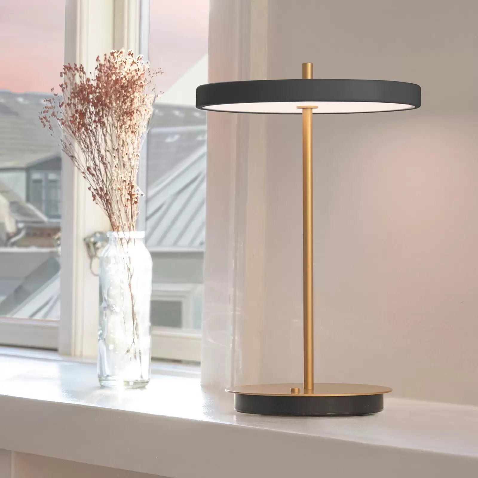 Elegant Dimmable Golden Accent Lamp – Wireless, Adjustable Brightness for Timeless Home Decor