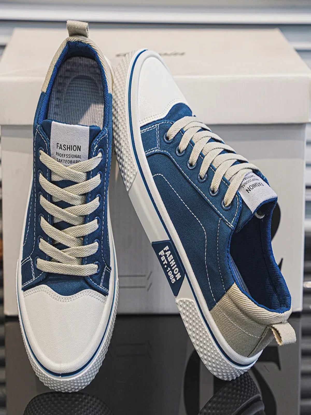 Men’s Classic Canvas Sneakers