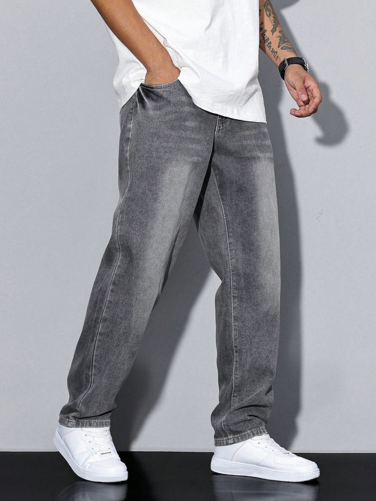 Men’s Straight-Leg Jeans with Washed Finish