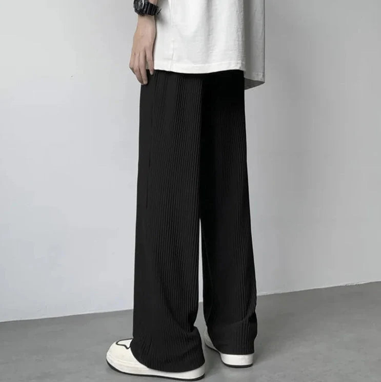 Men’s Wide-Leg Pleated Pants