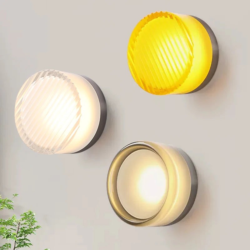 Plexiglass Wall Light with Fluted Design – Modern LED Wall Lamp for Contemporary Interiors, Easy Mount Sconce