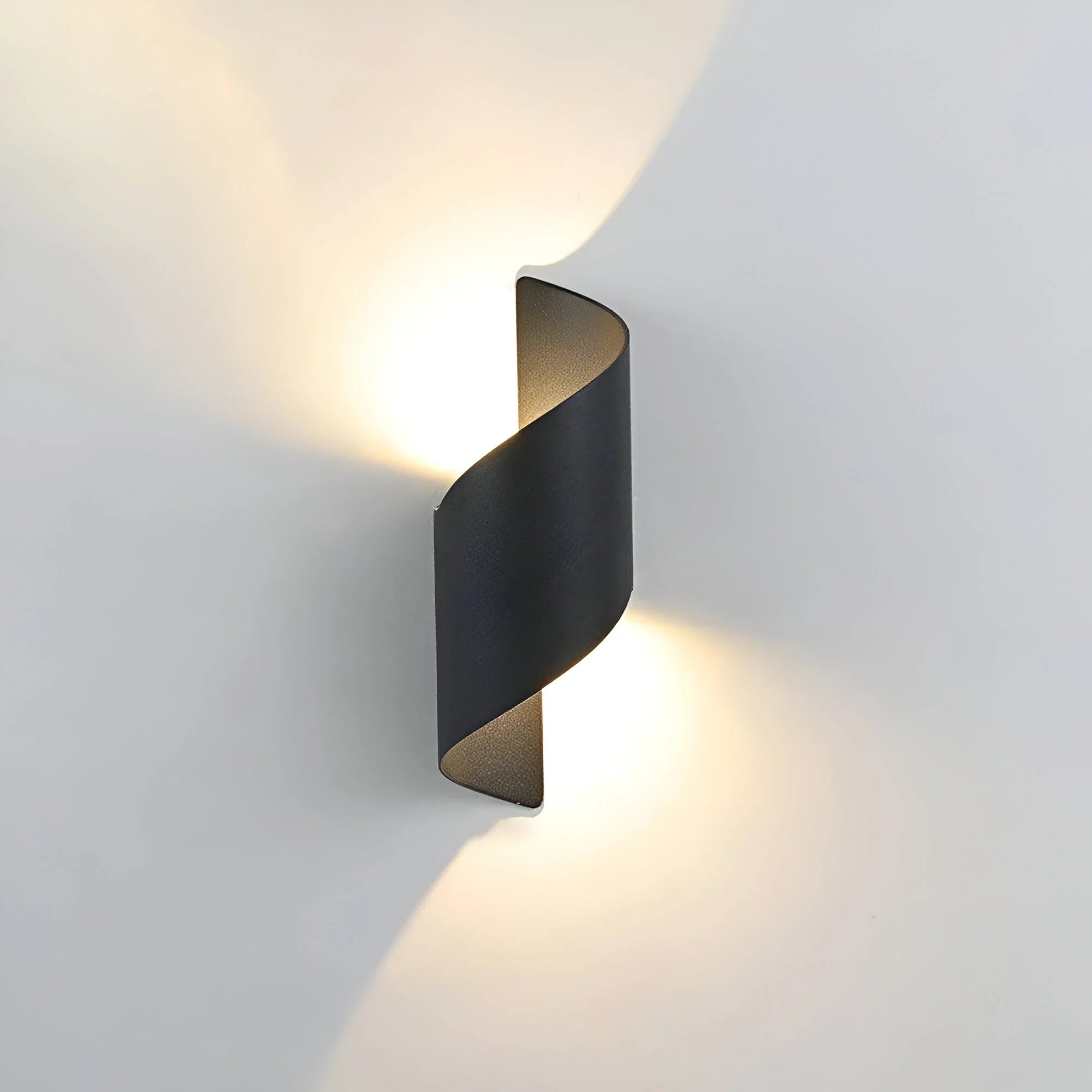 Twisted Accent LED Wall Light with Minimalist Design