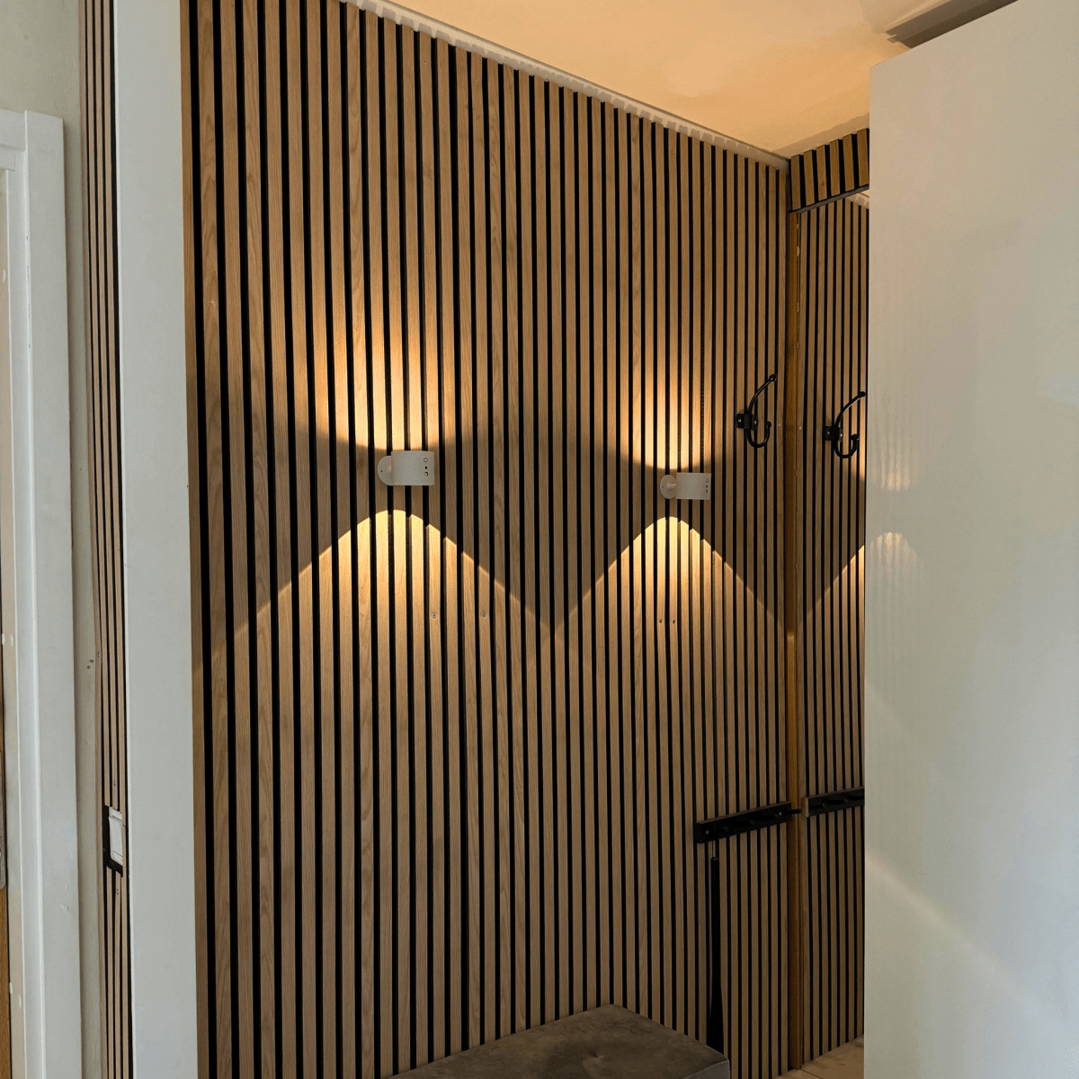 Wireless LED Wall Lamp - Battery Operated Wall Sconce with Remote Control, Adjustable Brightness and Color Temperature for Indoor Use