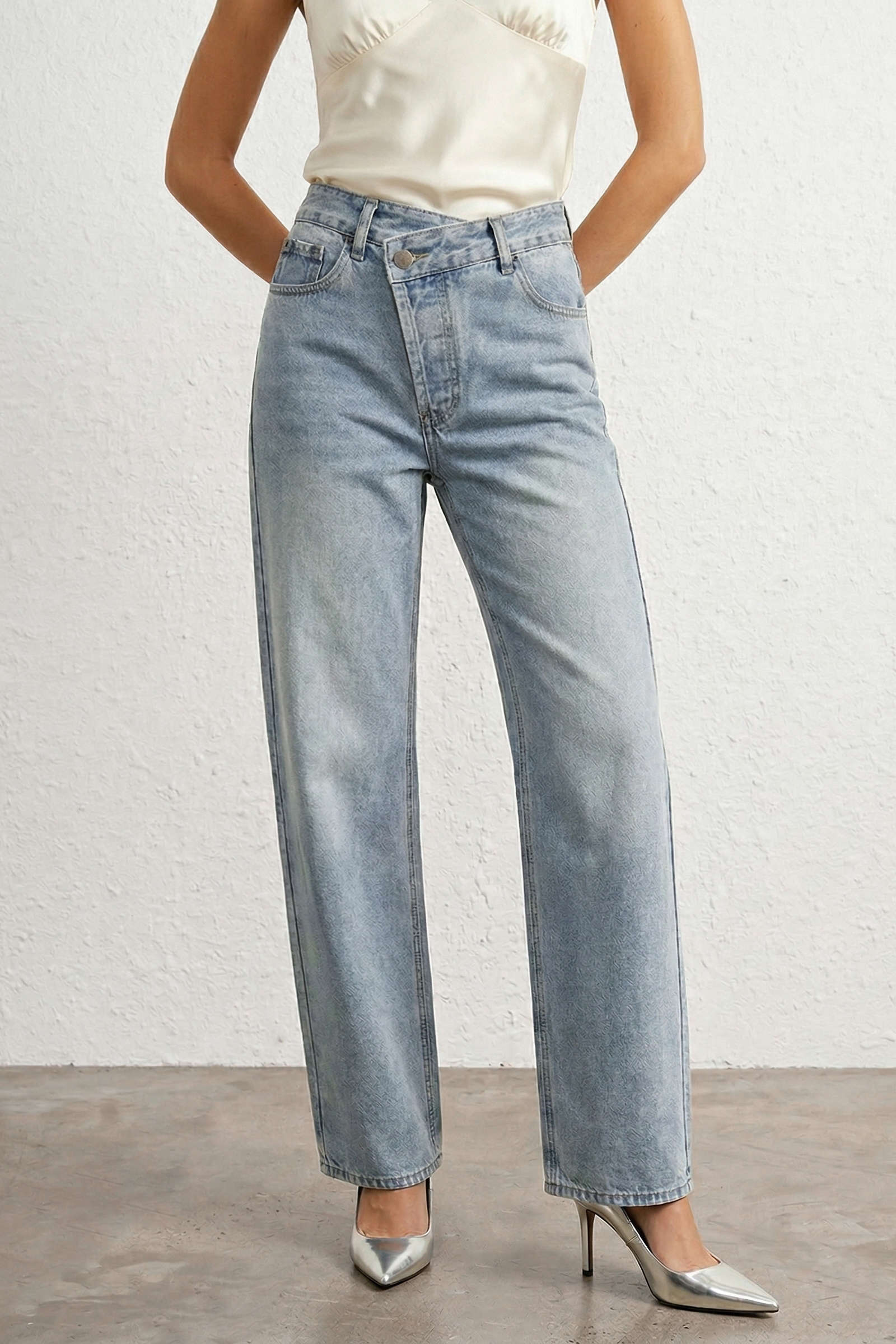 Women’s Asymmetric Waist Straight-Leg Jeans