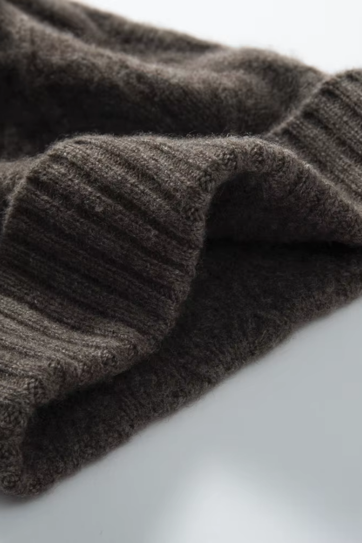 Women's Cable Knit Bobble Hat with Ribbed Cuff