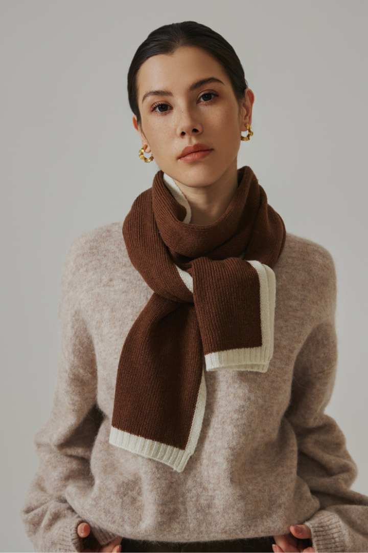 Women's Slim Knit Scarf with Contrast Trim