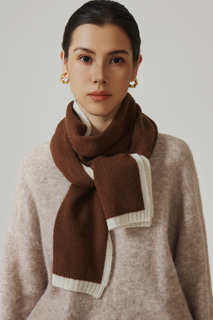 Women's Slim Knit Scarf with Contrast Trim