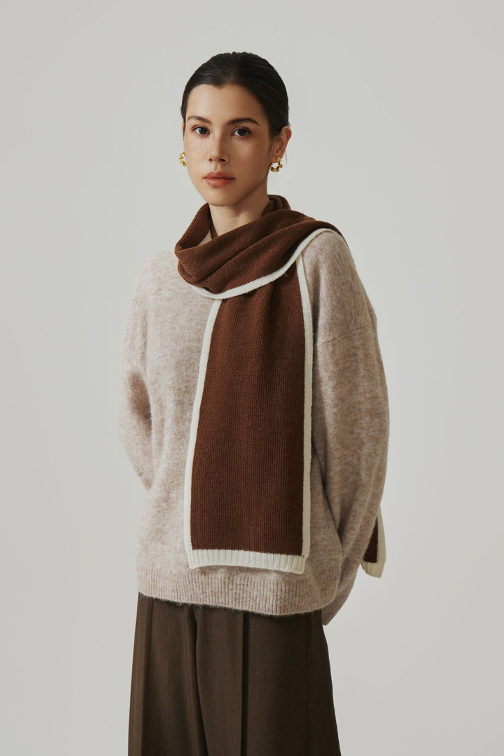 Women's Slim Knit Scarf with Contrast Trim