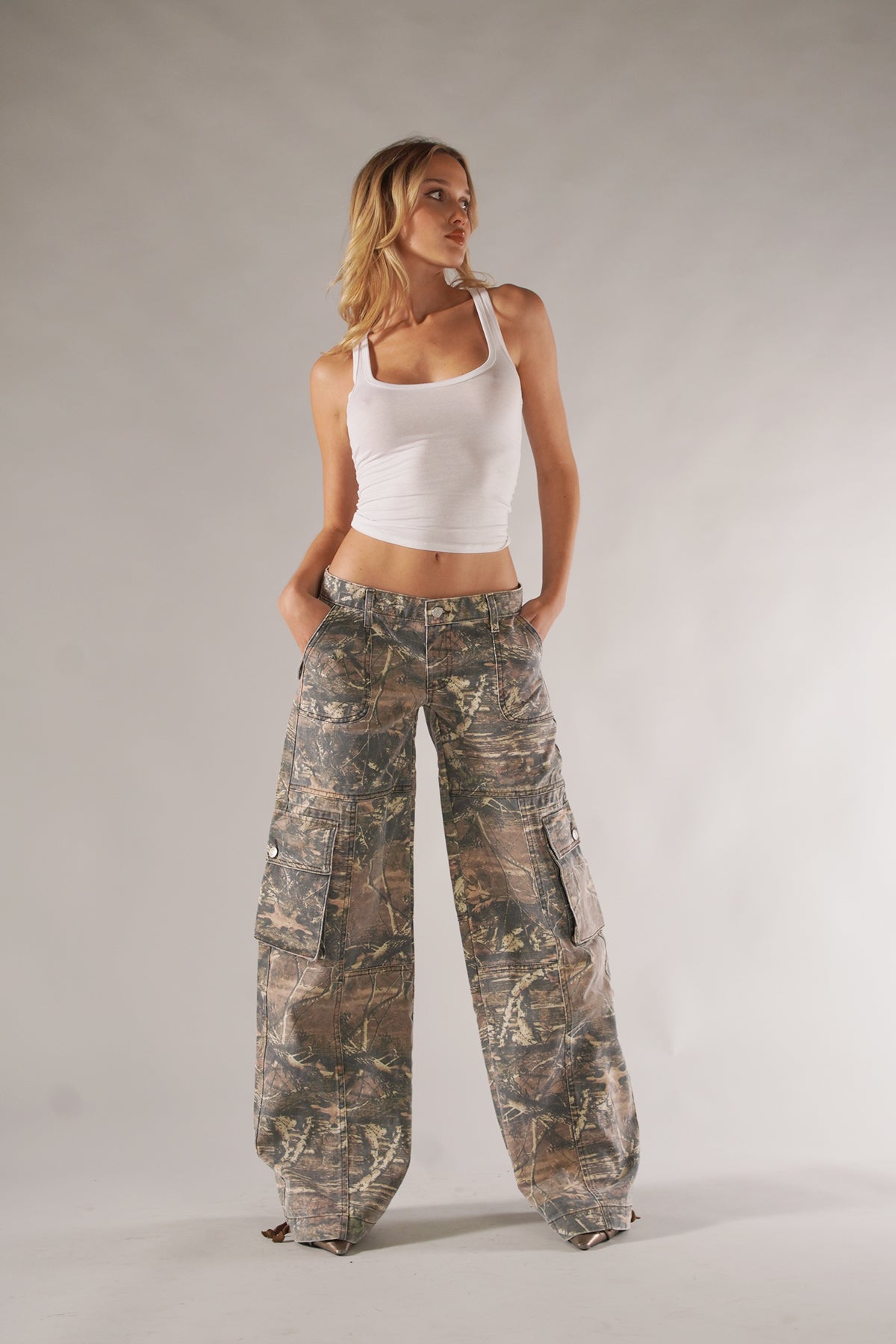 Women's Low-Rise Camo Wide Leg Baggy Cargo Trousers