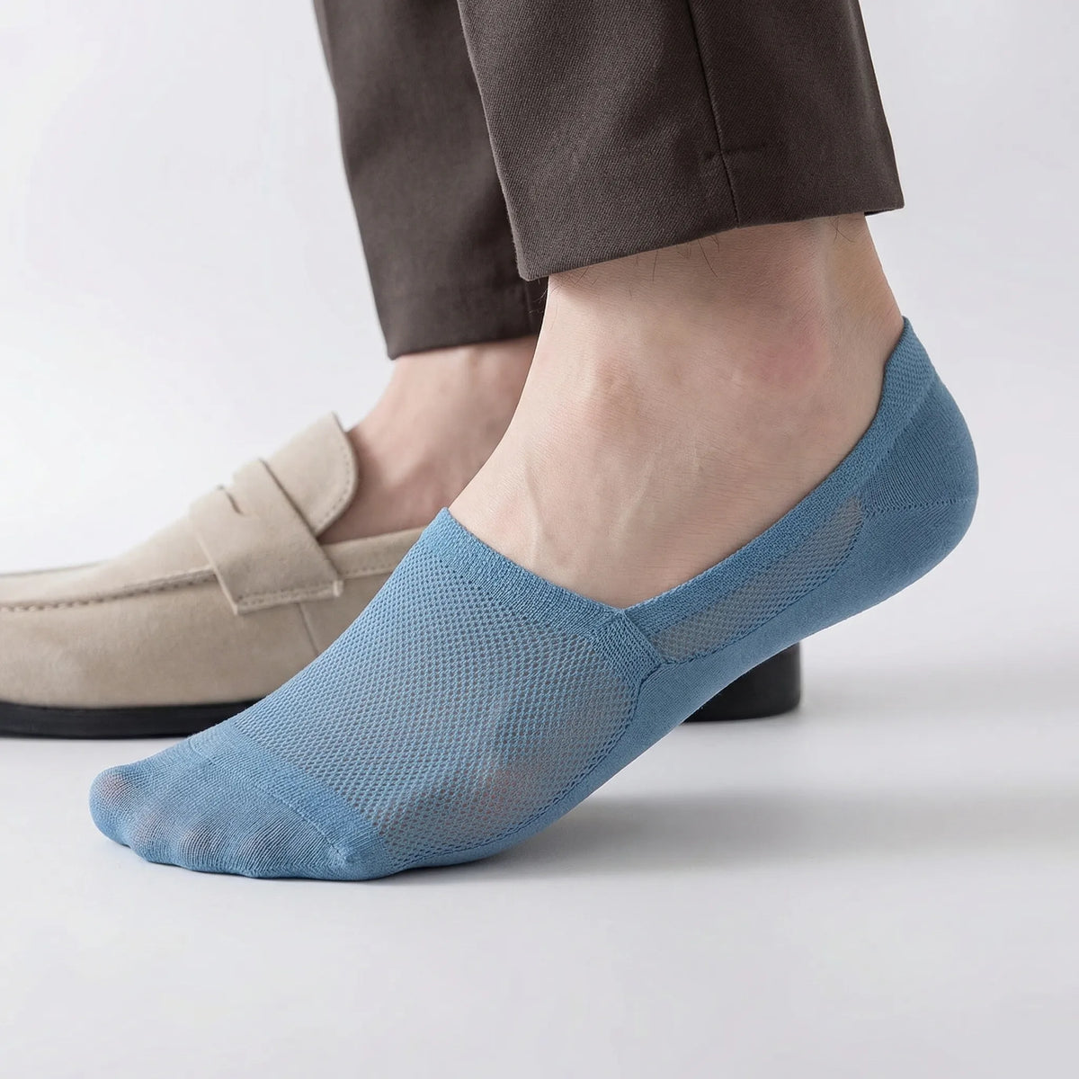 Breathable Mesh with Non-Slip Heel Grip