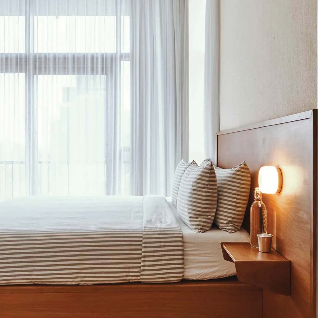 Compact LED Wall Lamp - Modern Acrylic and Aluminium Sconce Light for Indoor Wall Lighting