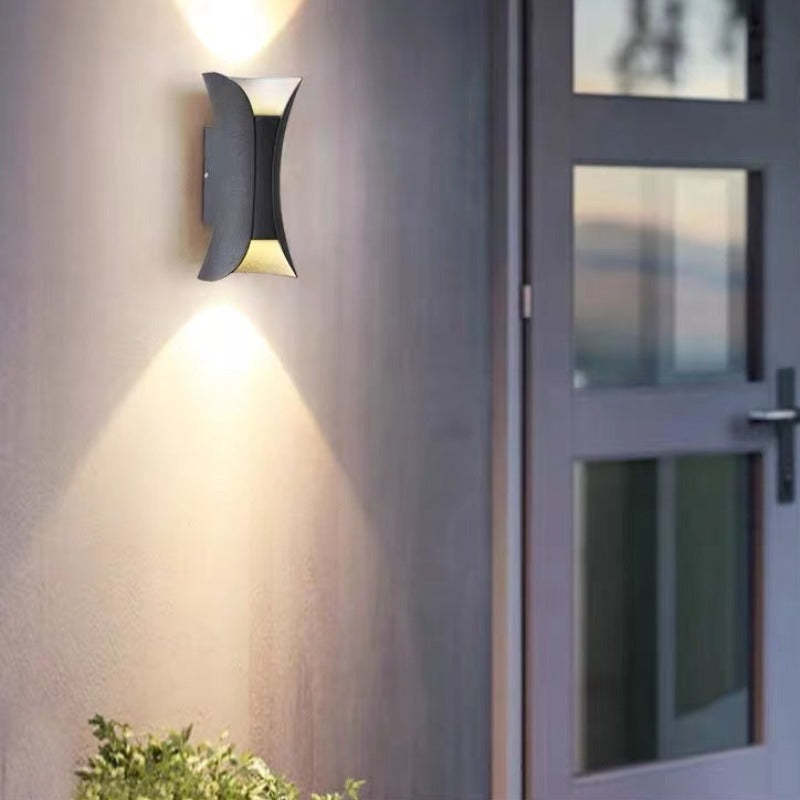 Curved Outdoor Wall Lights - IP65 Waterproof LED Lamp in Metal and Acrylic for Garden and Corridor Lighting