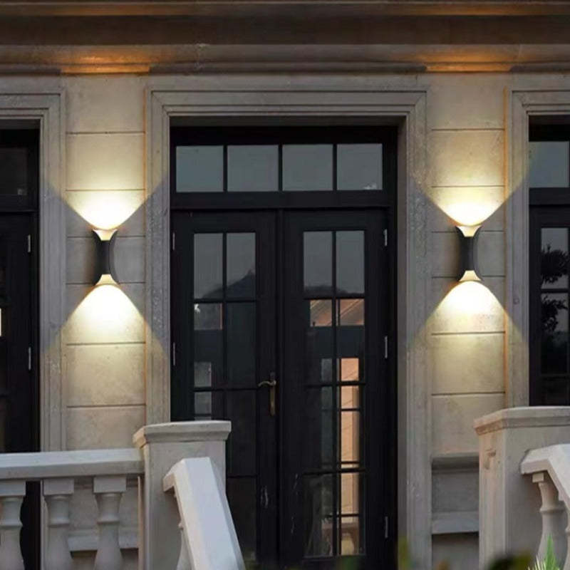 Curved Outdoor Wall Lights - IP65 Waterproof LED Lamp in Metal and Acrylic for Garden and Corridor Lighting