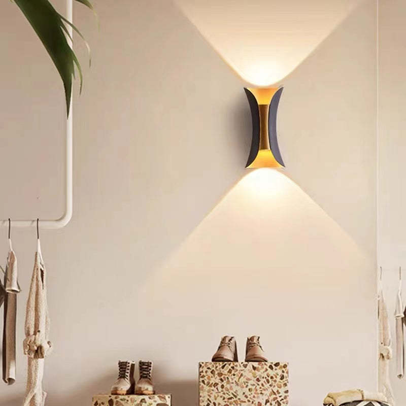 Curved Outdoor Wall Lights - IP65 Waterproof LED Lamp in Metal and Acrylic for Garden and Corridor Lighting