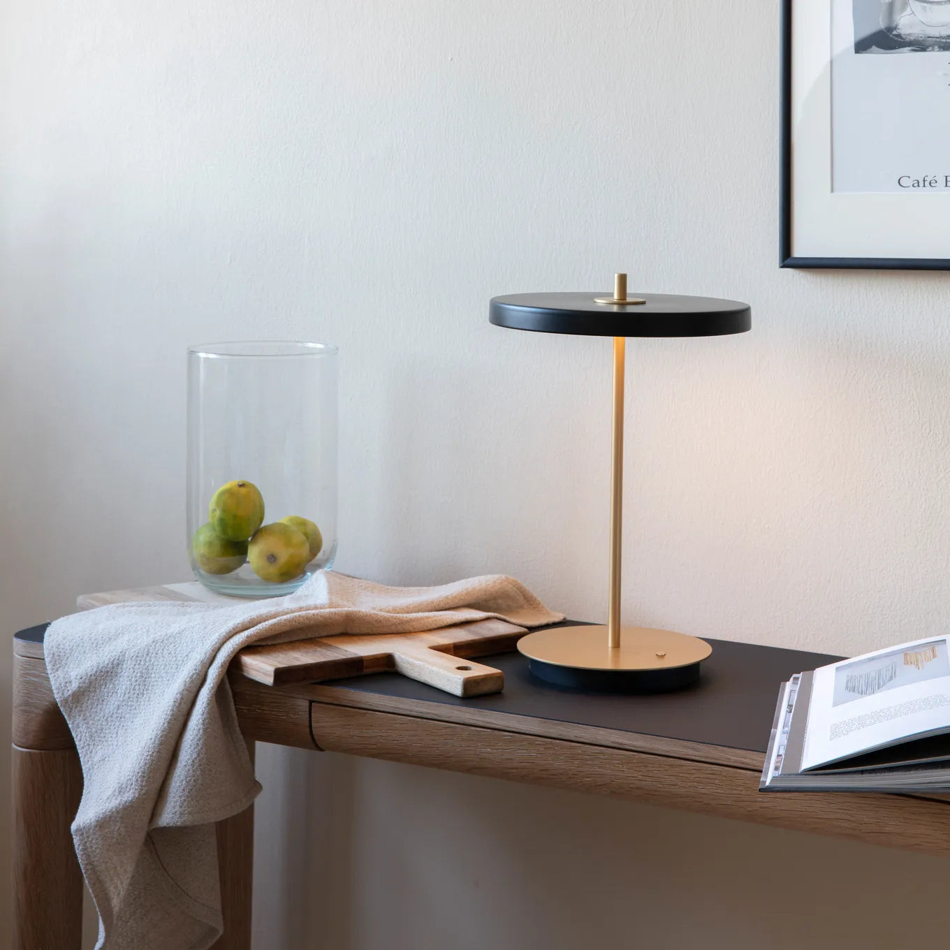 Elegant Dimmable Golden Accent Lamp – Wireless, Adjustable Brightness for Timeless Home Decor