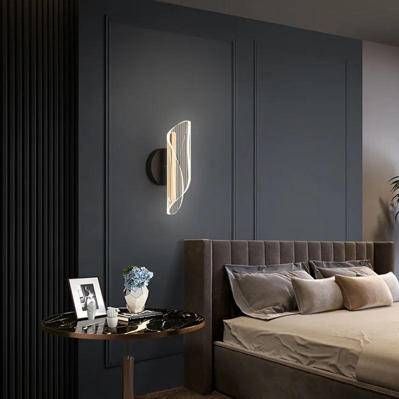 Geometric LED Wall Light with Ribbon Effect