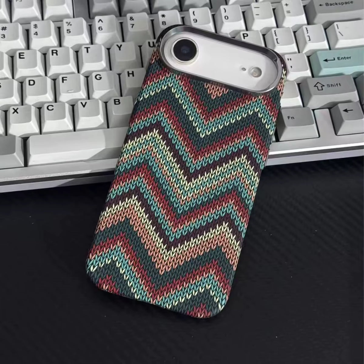 Retro Floral Print iPhone 18 Pro & iPhone 18 Pro Max Case