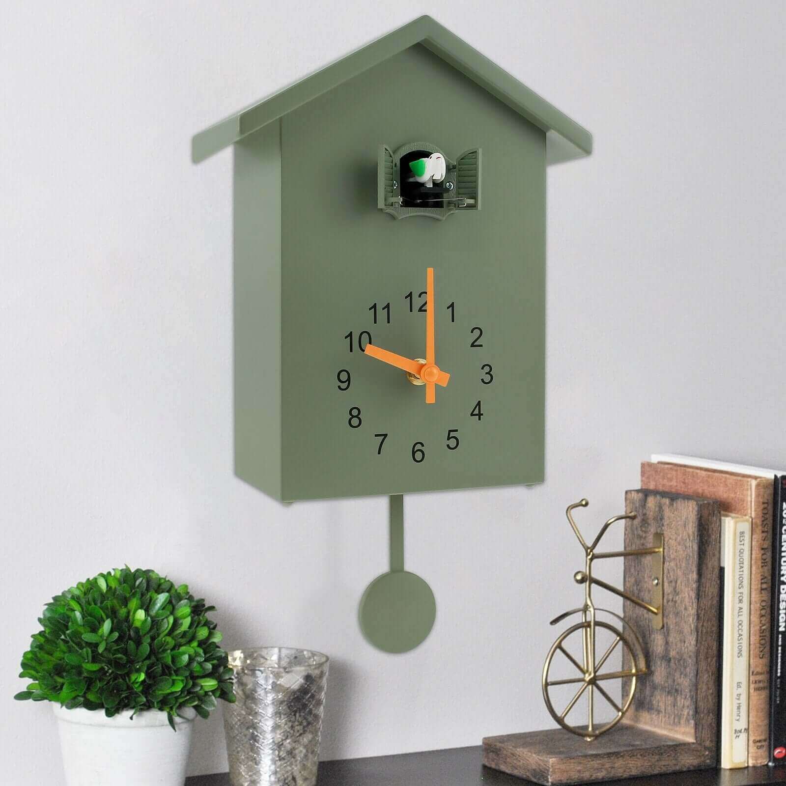 Magnifying Silent-Sweep Quartz-Movement Wall Clock