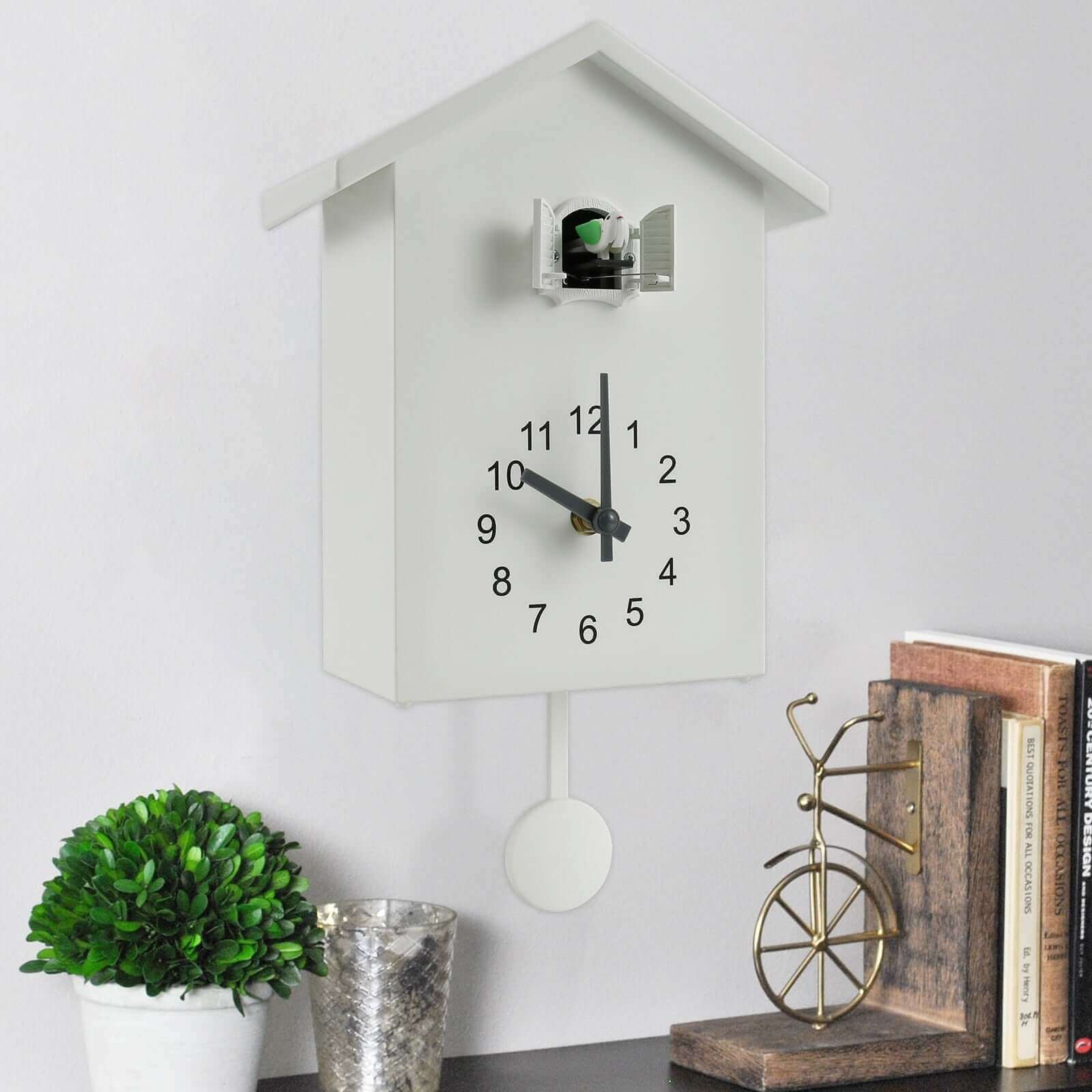 Magnifying Silent-Sweep Quartz-Movement Wall Clock