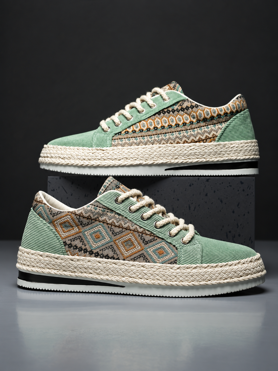Men's Sneakers With Woven Pattern