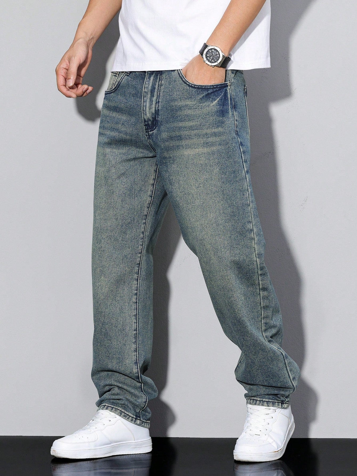Men’s Straight-Leg Jeans with Washed Finish