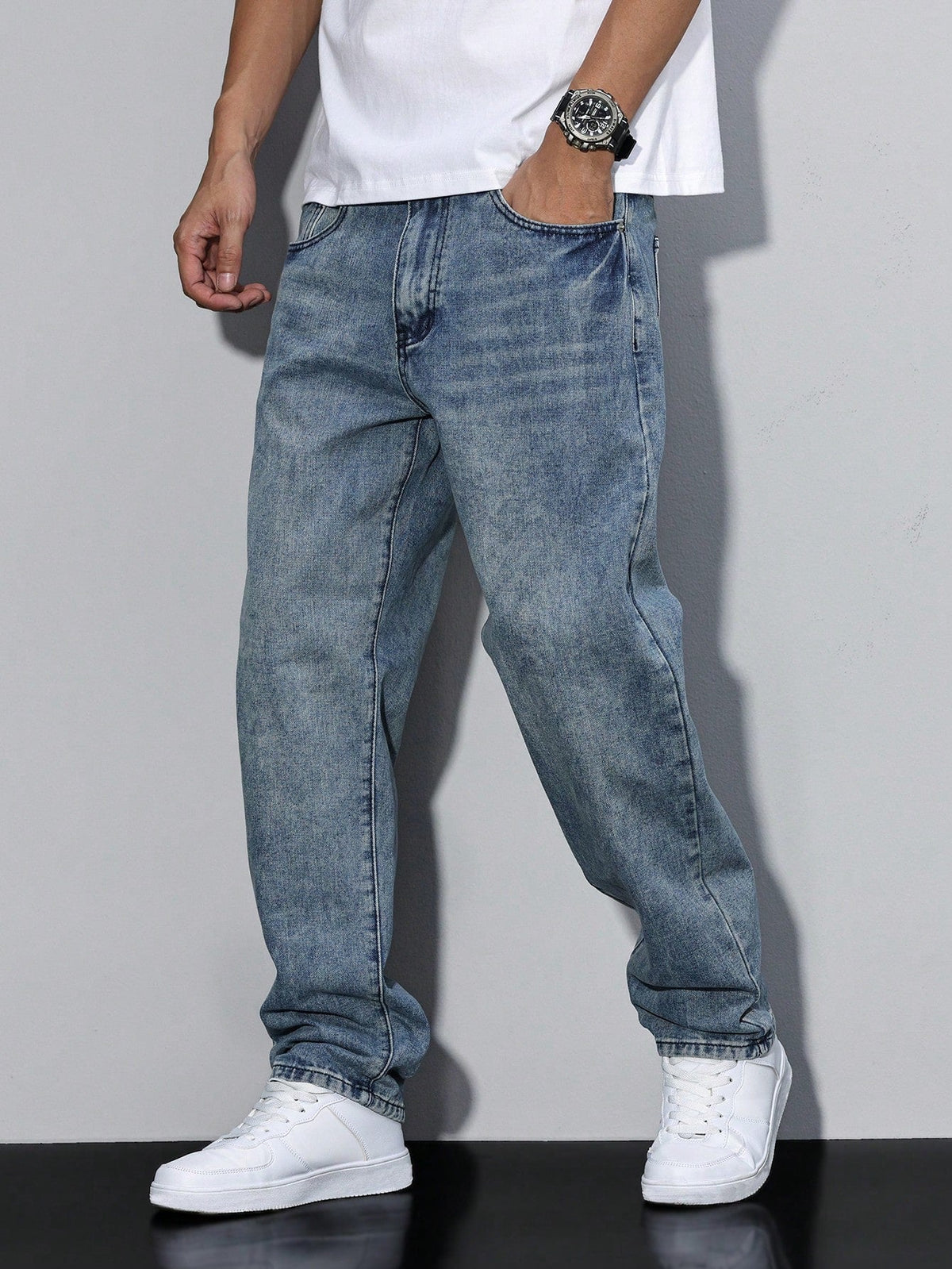Men’s Straight-Leg Jeans with Washed Finish
