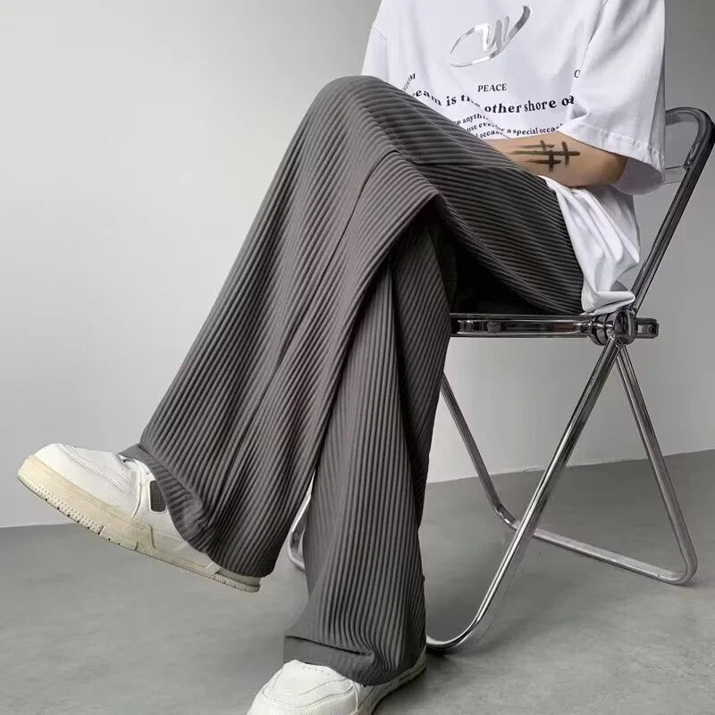 Men’s Wide-Leg Pleated Pants