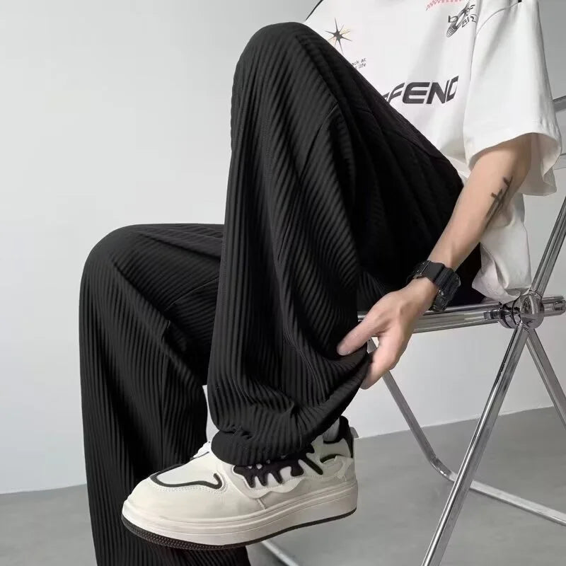 Men’s Wide-Leg Pleated Pants
