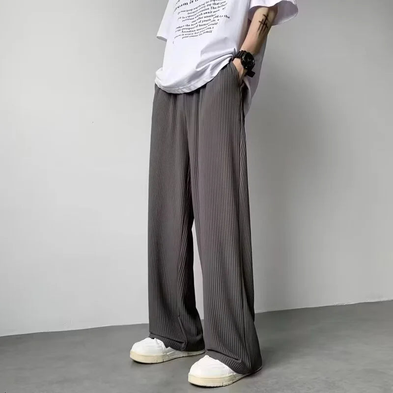 Men’s Wide-Leg Pleated Pants
