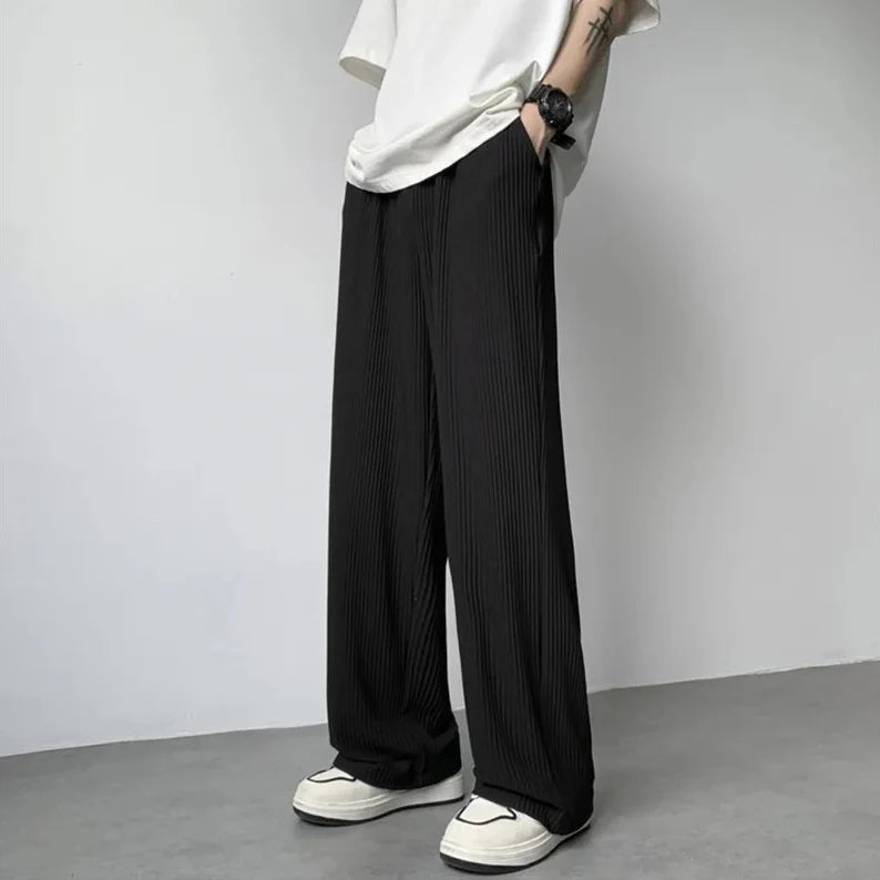 Men’s Wide-Leg Pleated Pants
