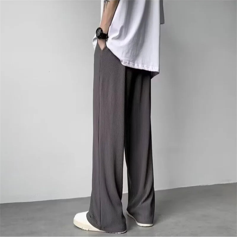 Men’s Wide-Leg Pleated Pants