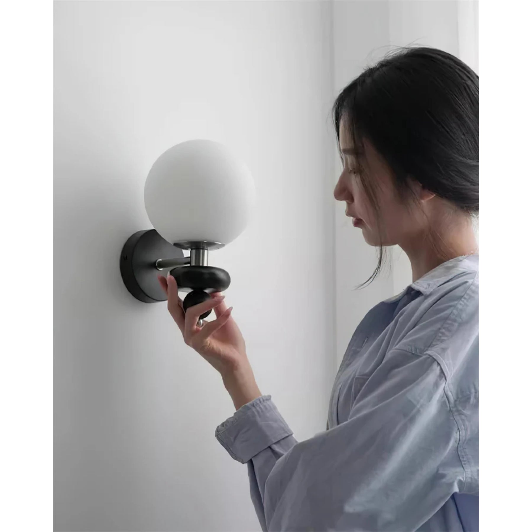 Modern Globe Wall Lamp Minimalist Indoor Decorative Lighting Fixture