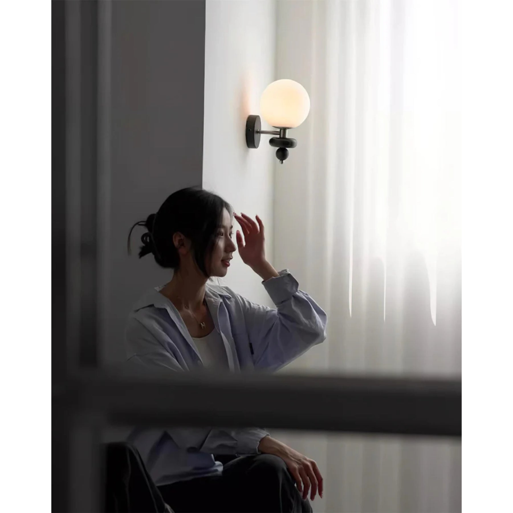 Modern Globe Wall Lamp Minimalist Indoor Decorative Lighting Fixture