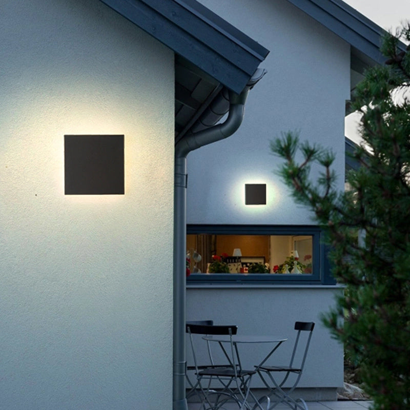 Modern Outdoor Wall Light – Square LED Lantern in Durable Aluminum for Garden and Exterior Use, IP65 Rated