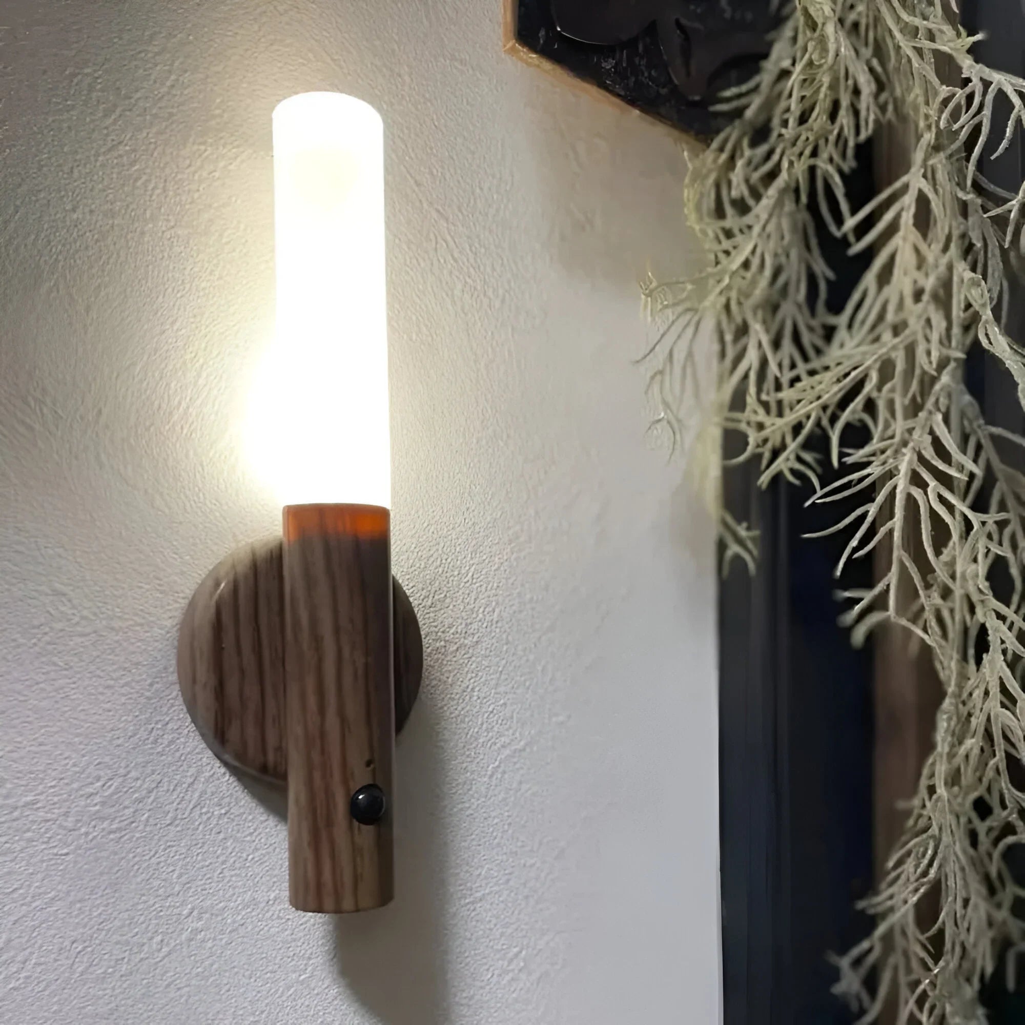 Rechargeable Motion Sensor LED Wall Light with Eye-Friendly Illumination