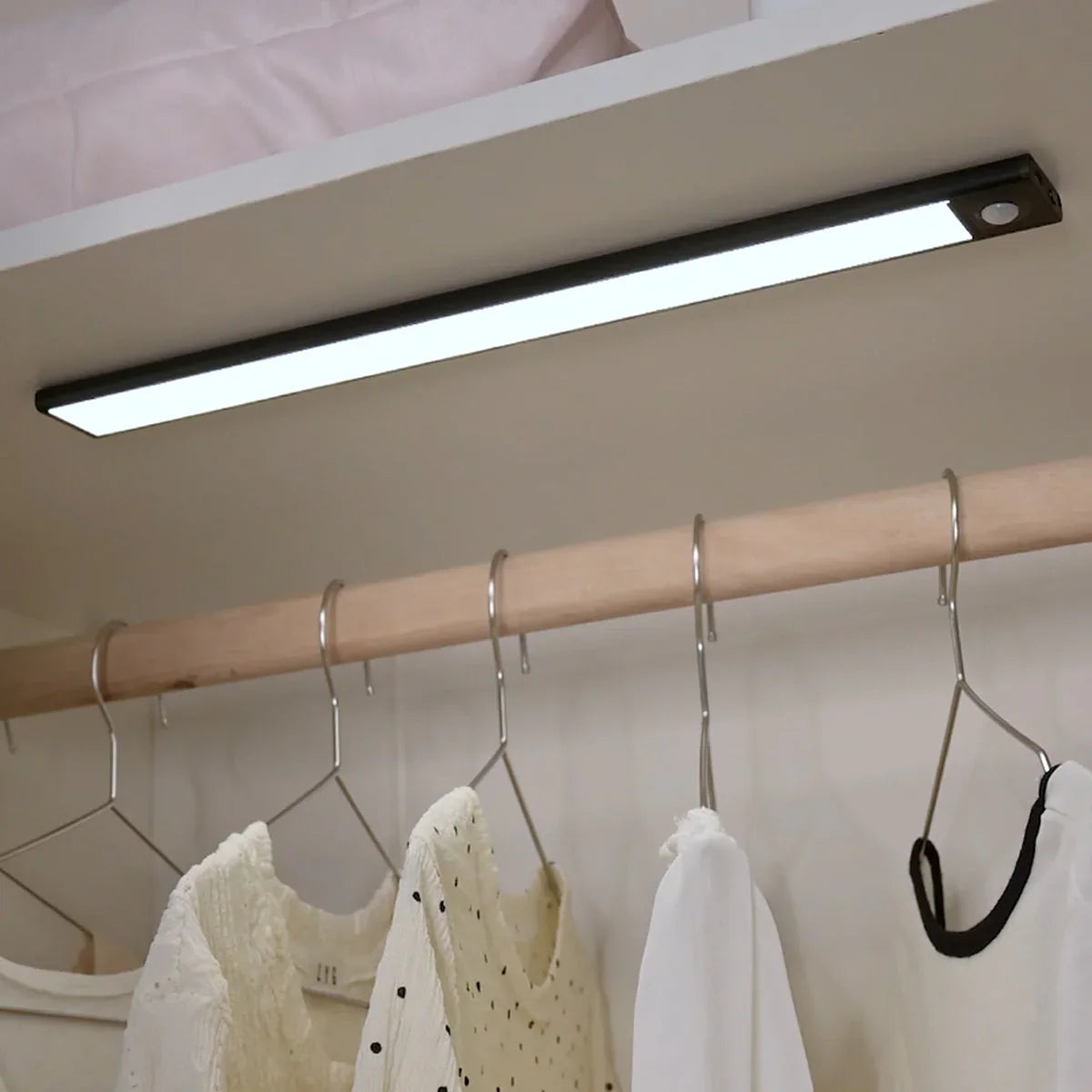 Rechargeable Wireless LED Light Bar
