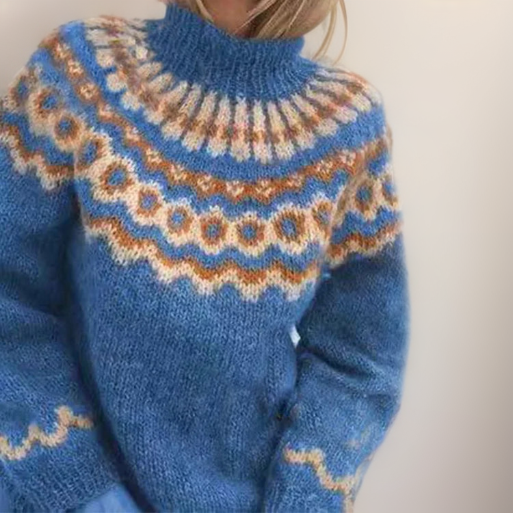 Women’s Turtleneck Sweater in Chunky Knit