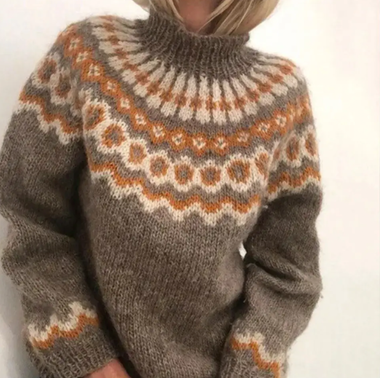 Women’s Turtleneck Sweater in Chunky Knit