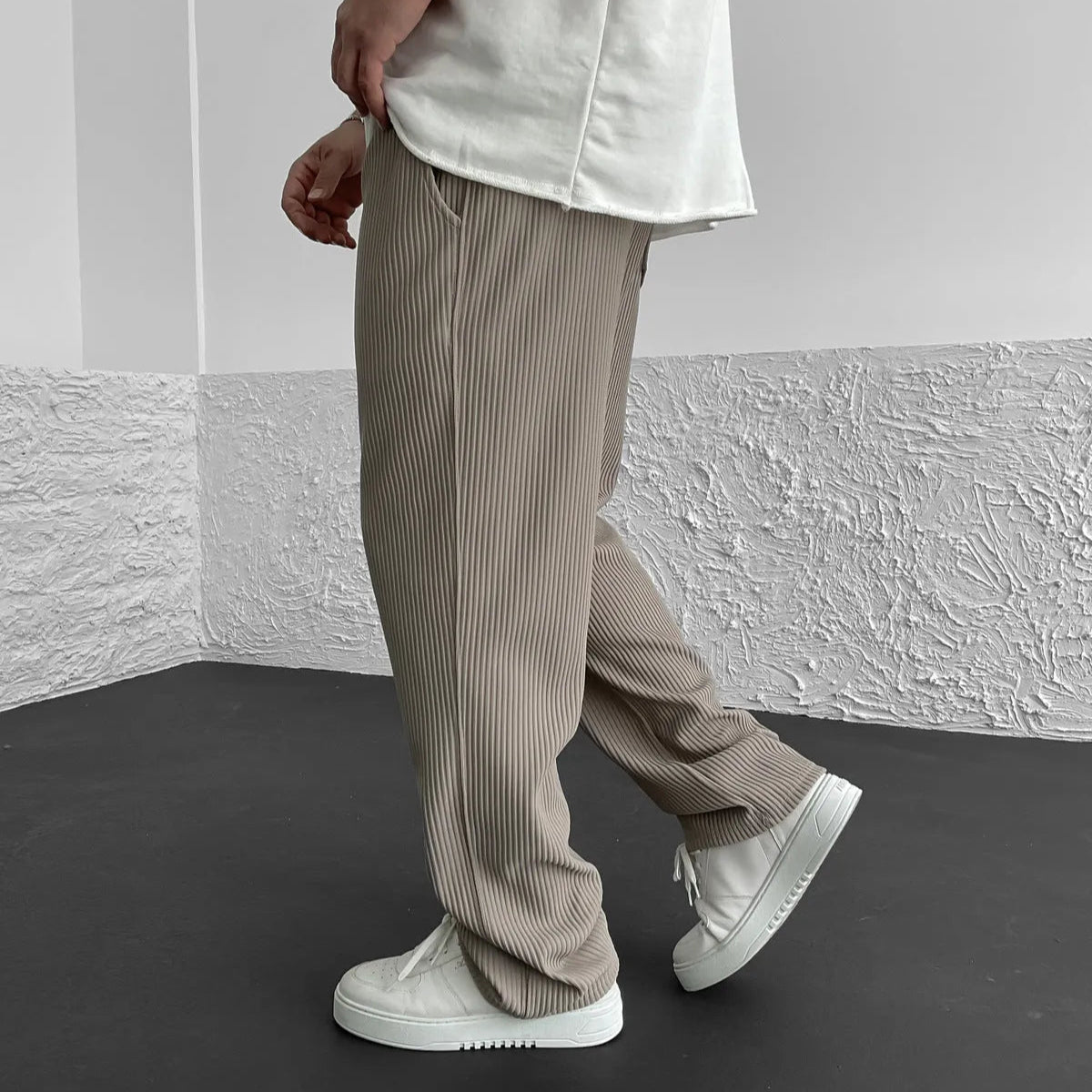 Men's Ribbed Knit Straight-Leg Joggers