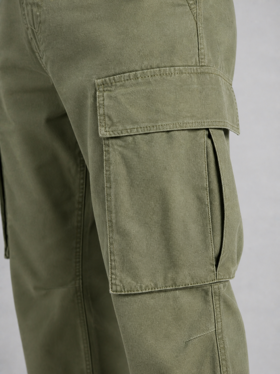 Men's Relaxed Straight Leg Cargo Trousers