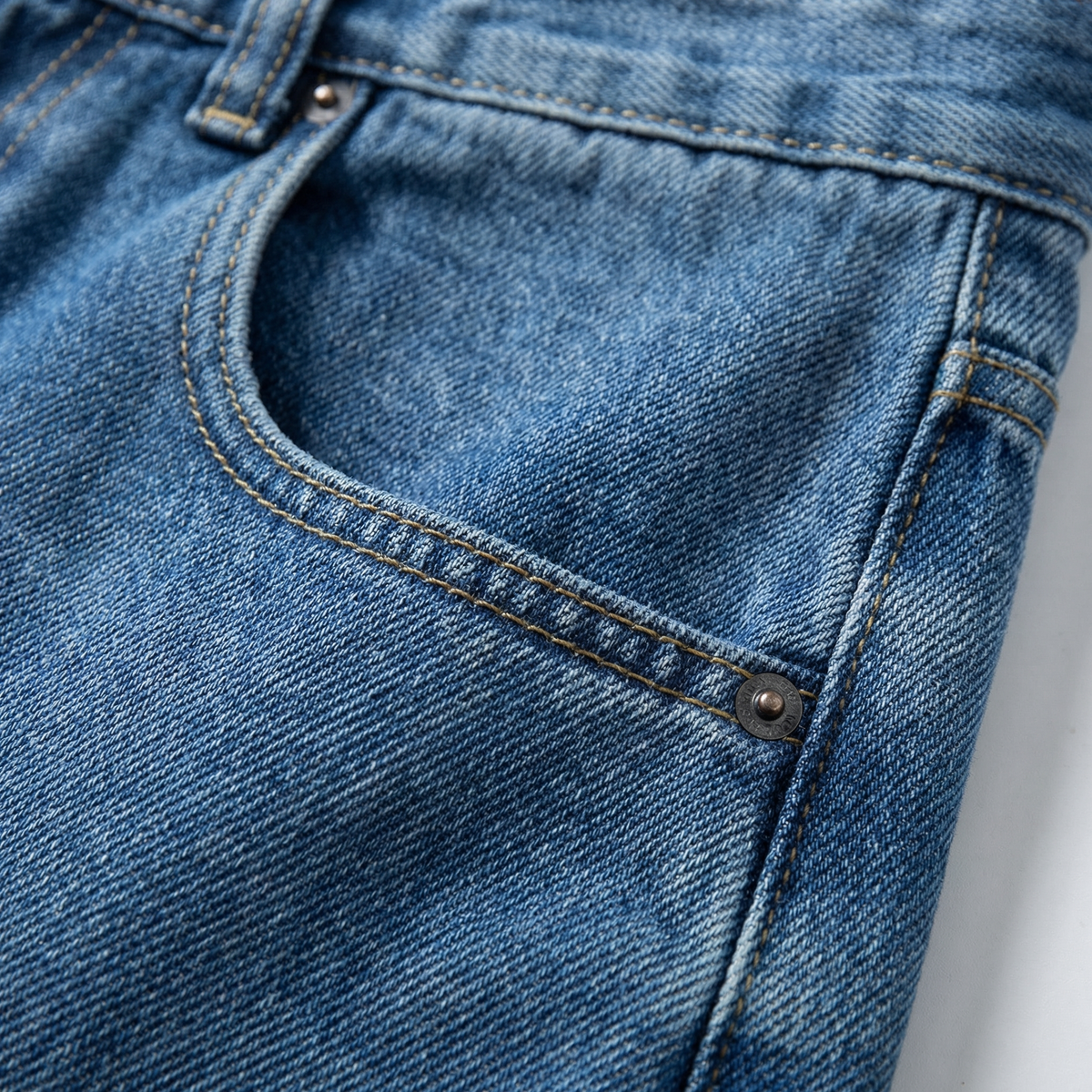 Men's Relaxed Straight Leg Jeans