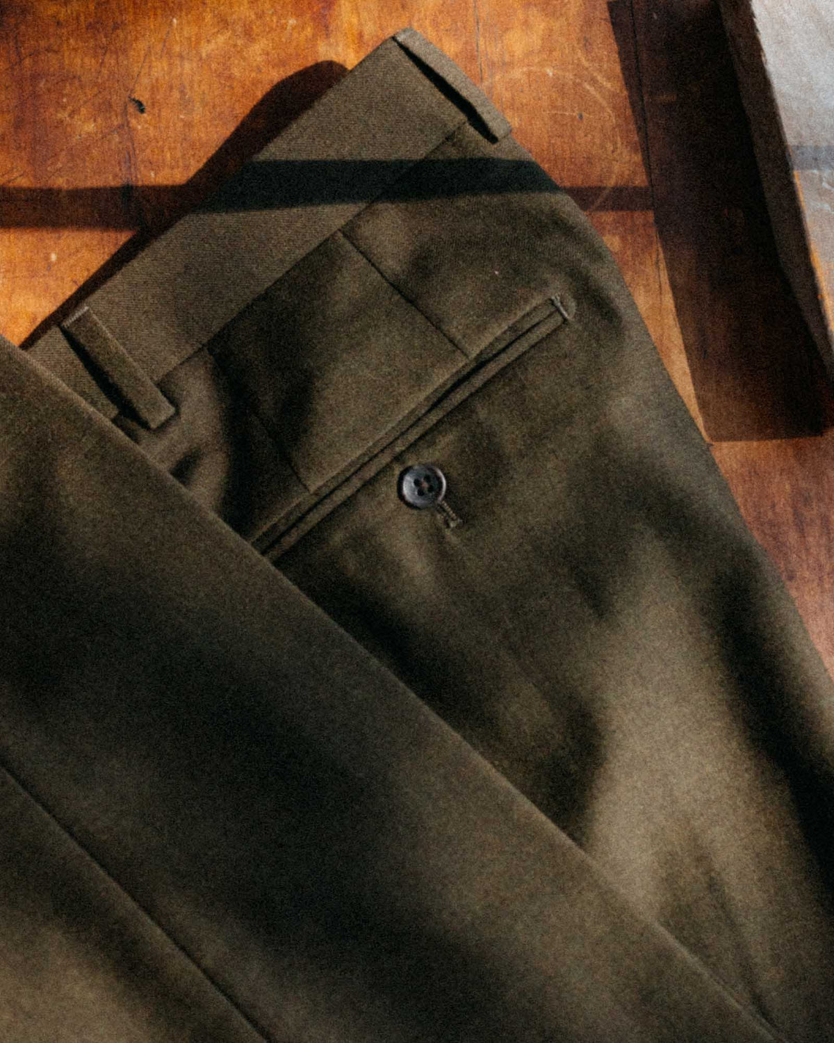 Men's Tailored Wool-Look Trousers with Welt Pockets in Olive