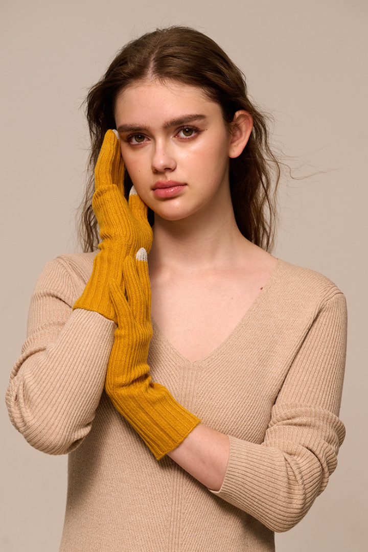 Women's Ribbed Knit Gloves with Contrast Fingertips