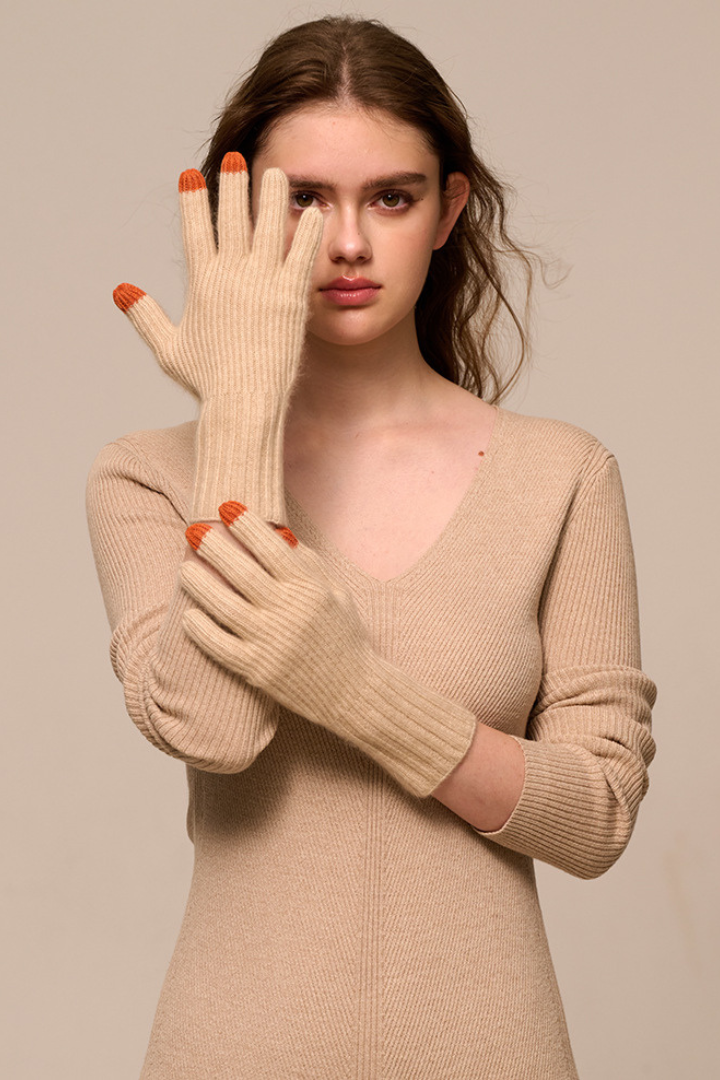 Women's Ribbed Knit Gloves with Contrast Fingertips