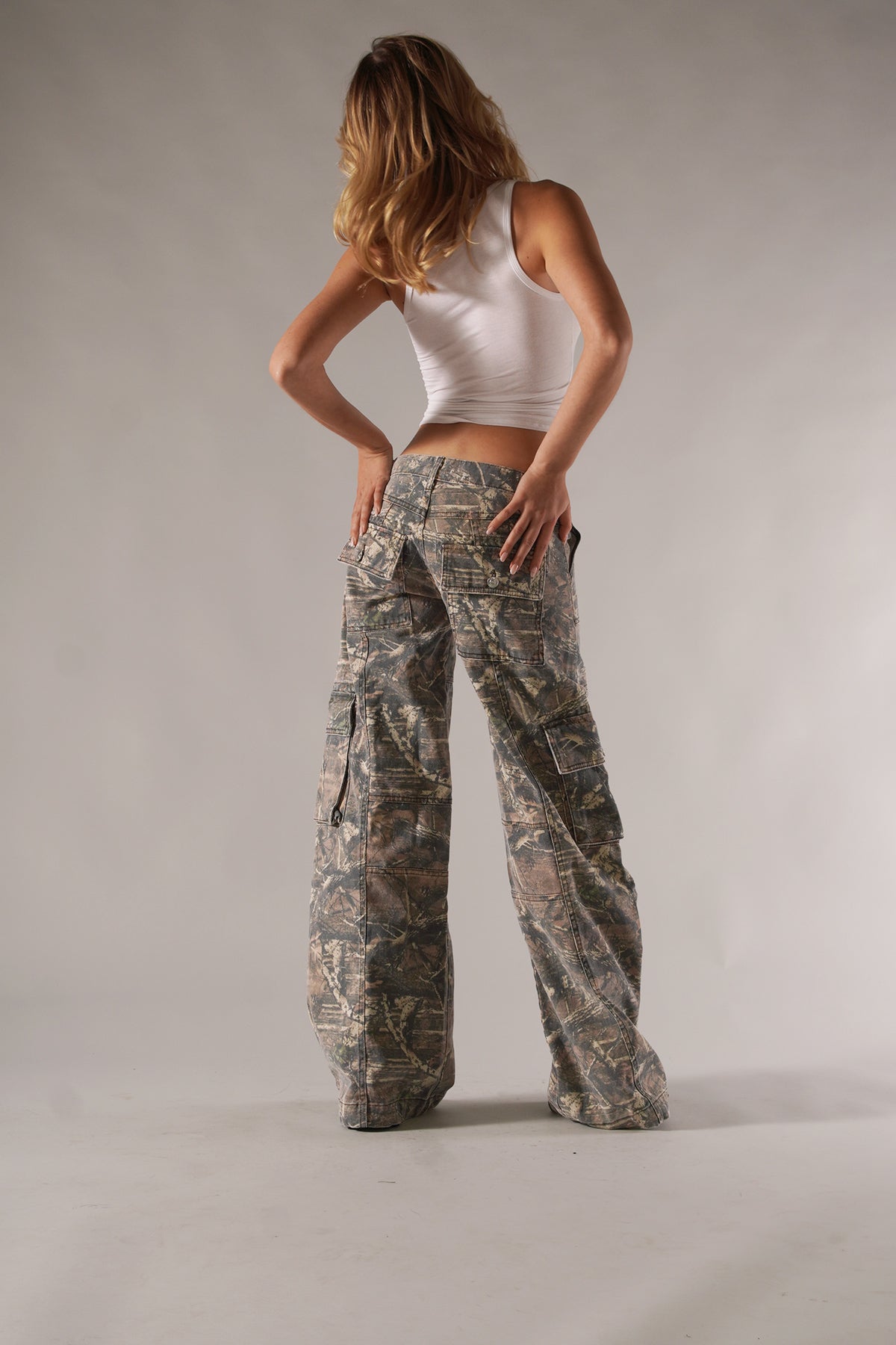 Women's Low-Rise Camo Wide Leg Baggy Cargo Trousers